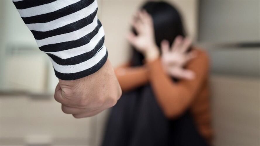 Diana Rodríguez, secretaria de la Mujer, Diana Osorio, gestora social y Viverly Erazo, jugadora de fútbol hablaron sobre la situación de las mujeres en este confinamiento.. Foto: Getty Images
