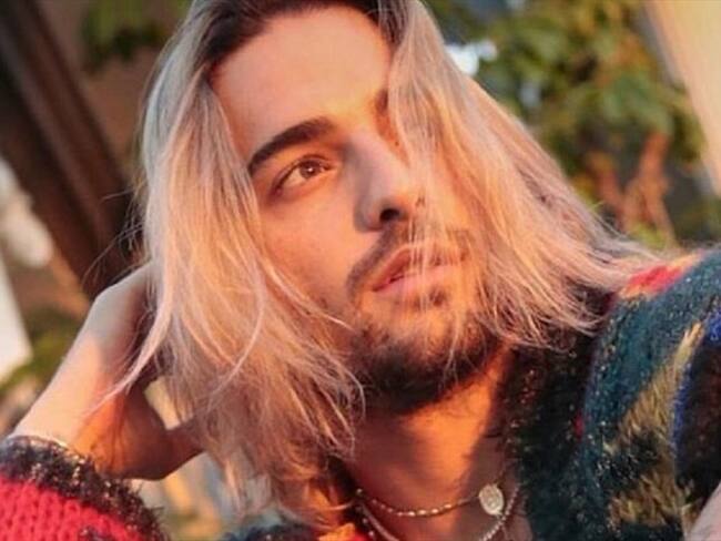 Maluma estrena Look. Foto: