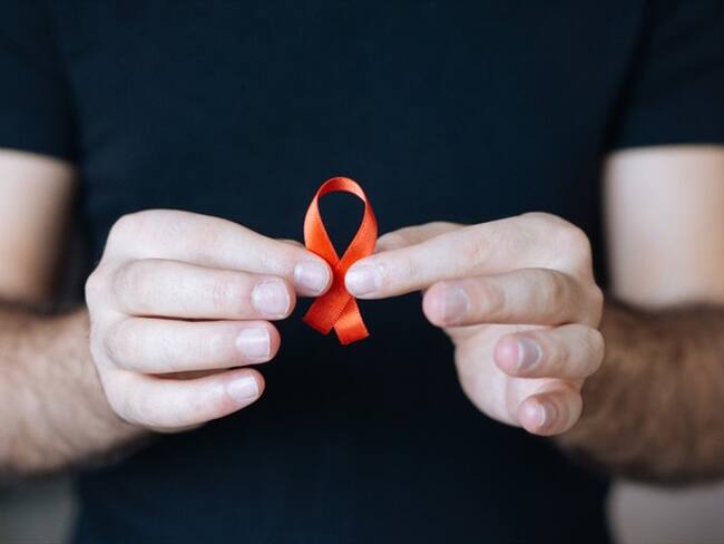 García explicó que sí es posible que una persona lleve una vida normal aun cuando tiene VIH gracias al avance en la tecnología médica. Foto: Getty Images