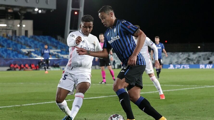 Luis Fernando Muriel anotó un golazo ante el Real Madrid en Champions League. Foto: Gonzalo Arroyo Moreno/Getty Images