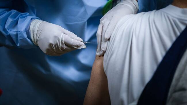 Desde el viernes 9 de julio se dará apertura a la vacunación sin agendamiento para población entre 40 y 44 años. Foto: Colprensa