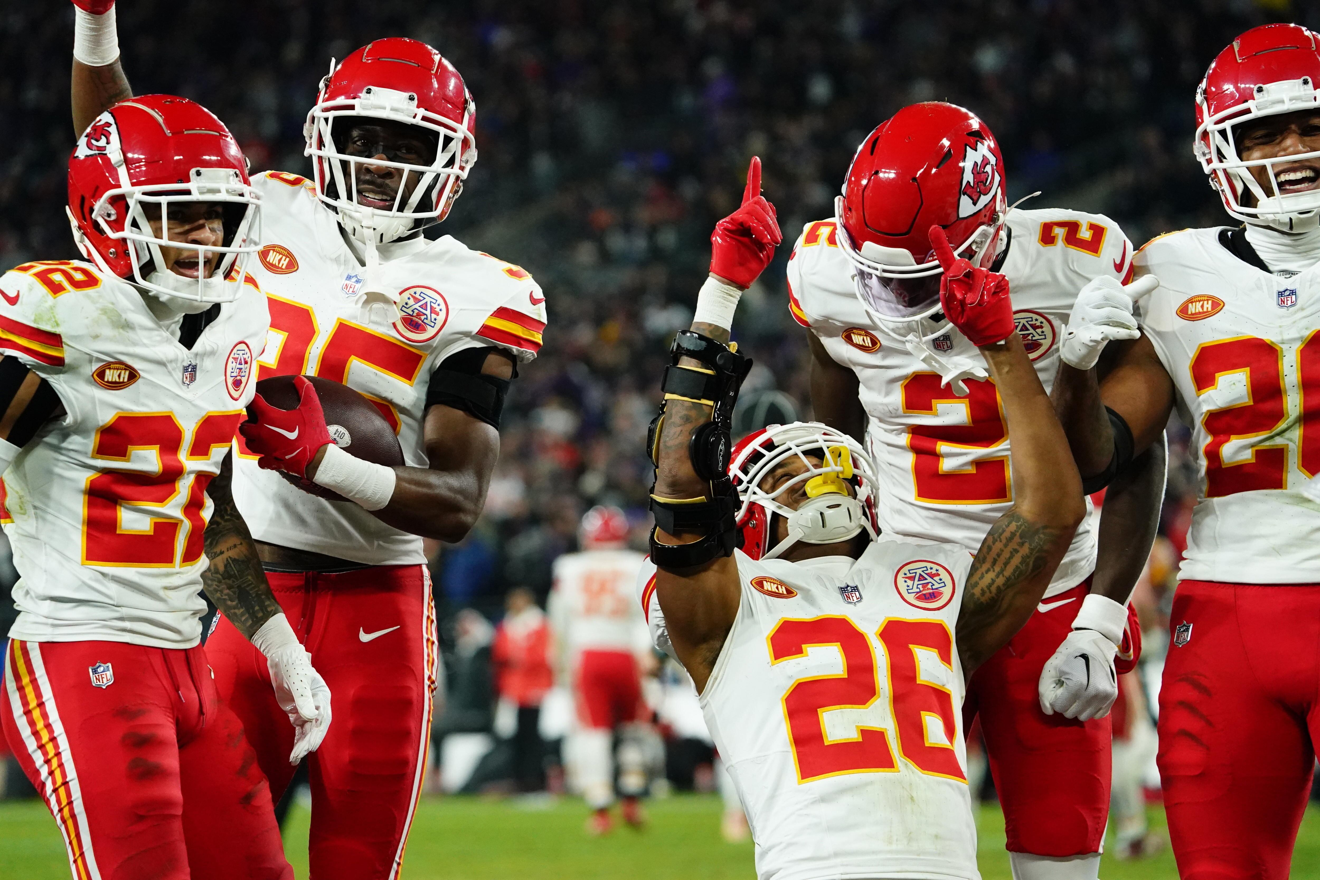 Baltimore (United States), 28/01/2024.- Kansas City Chiefs safety Deon Bush (C) celebrates with teammates after intercepting a pass in the end zone against the Baltimore Ravens during the second half of the AFC conference championship game between the Baltimore Ravens and the Kansas City Chiefs in Baltimore, Maryland, USA, 28 January 2024. The AFC conference championship Kansas City Chiefs will face the winner of the NFC conference championship game between the San Francisco 49ers and the Detroit Lions to advance to the Super Bowl LVIII in Las Vegas, Nevada, on 11 February 2024. EFE/EPA/SHAWN THEW