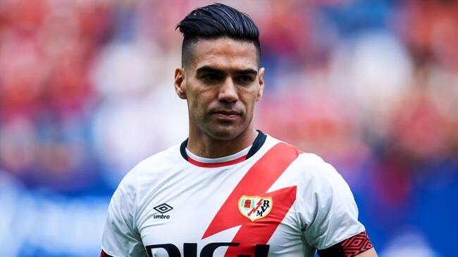 Hincha pagó millonaria cifra por camiseta fimada del 'Tigre' Falcao en una subasta. Foto: Getty Images
