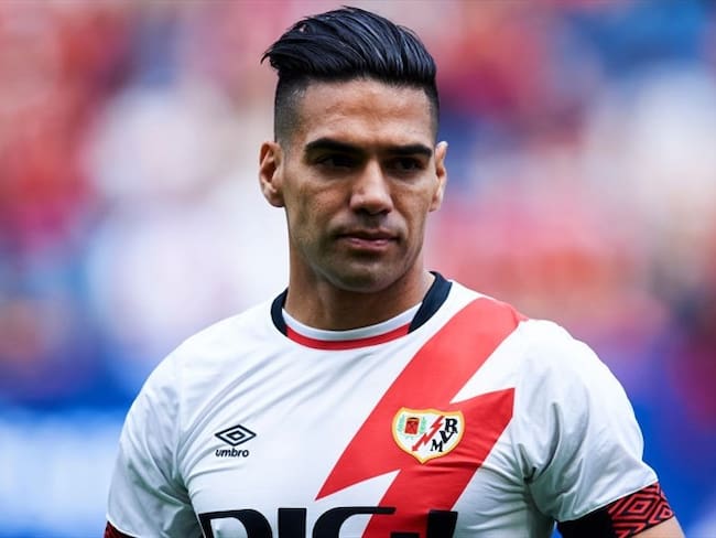 Hincha pagó millonaria cifra por camiseta fimada del &#039;Tigre&#039; Falcao en una subasta. Foto: Getty Images