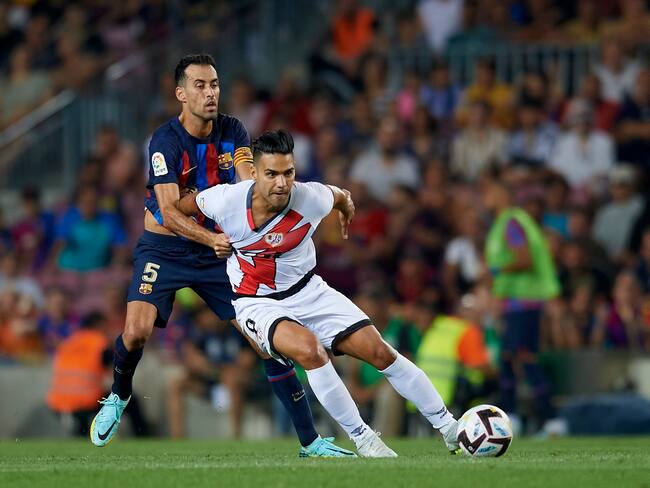 Sergio Busquets y Radamel Falcao García. (Photo by Jose Breton/Pics Action/NurPhoto via Getty Images)