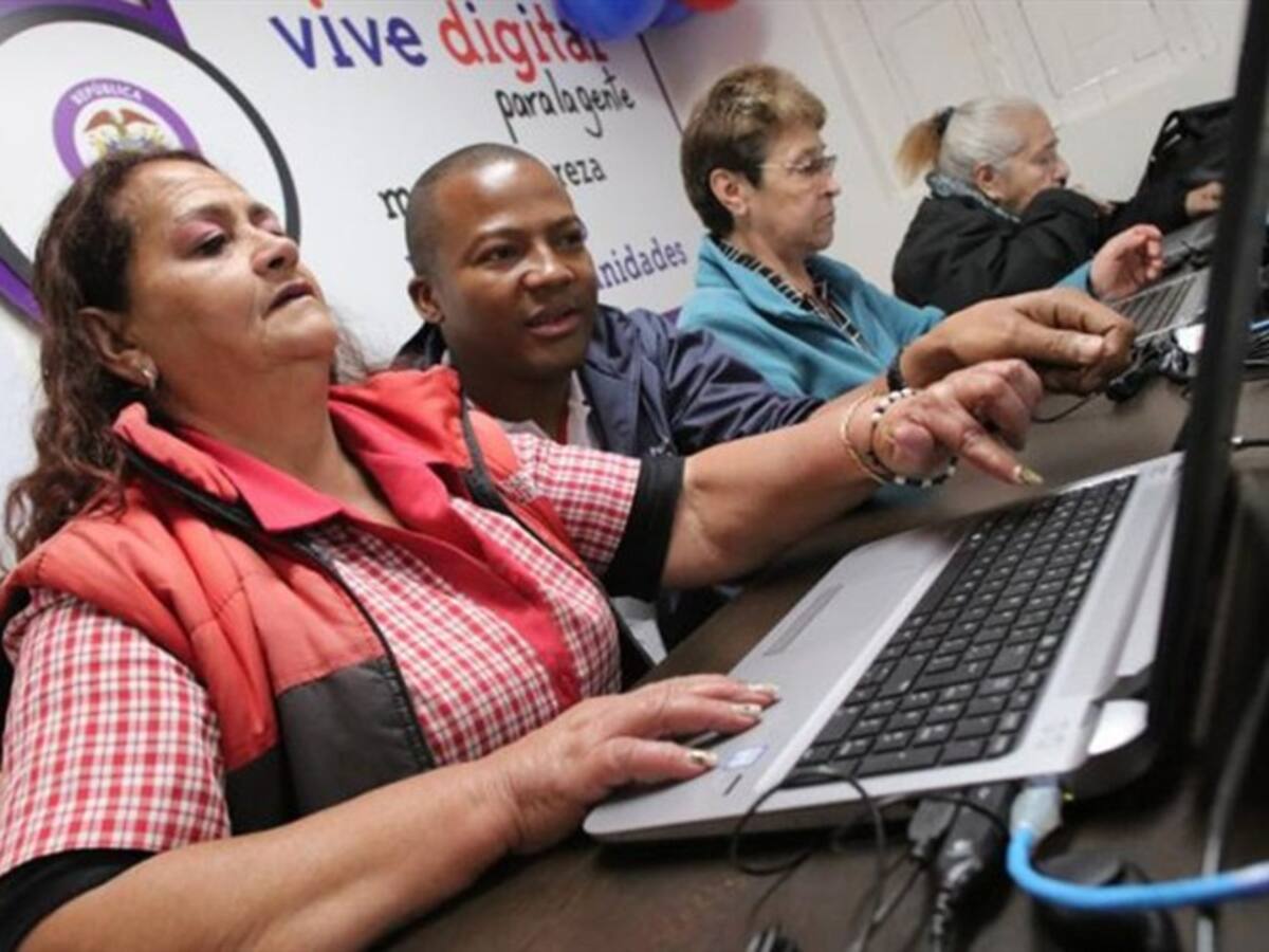 Denuncian irregularidades de Fonade en Puntos Vive Digital