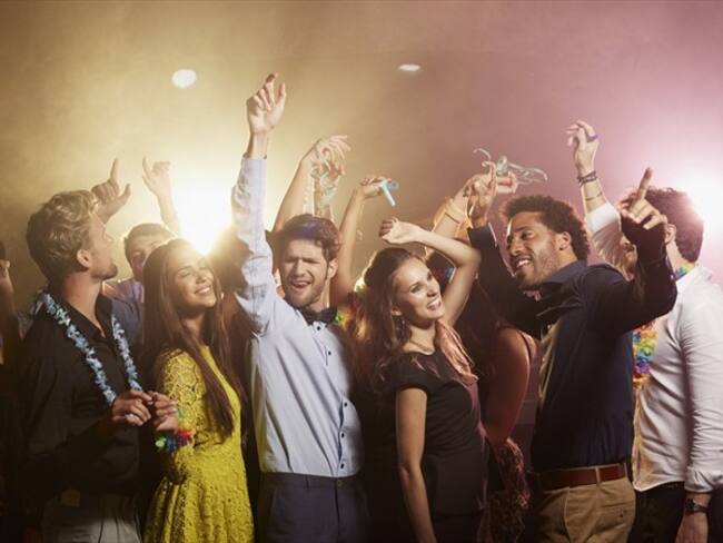 La alcaldesa Claudia López decretó la apertura horaria de la rumba en Bogotá. Foto: Getty Images / Morsa Images