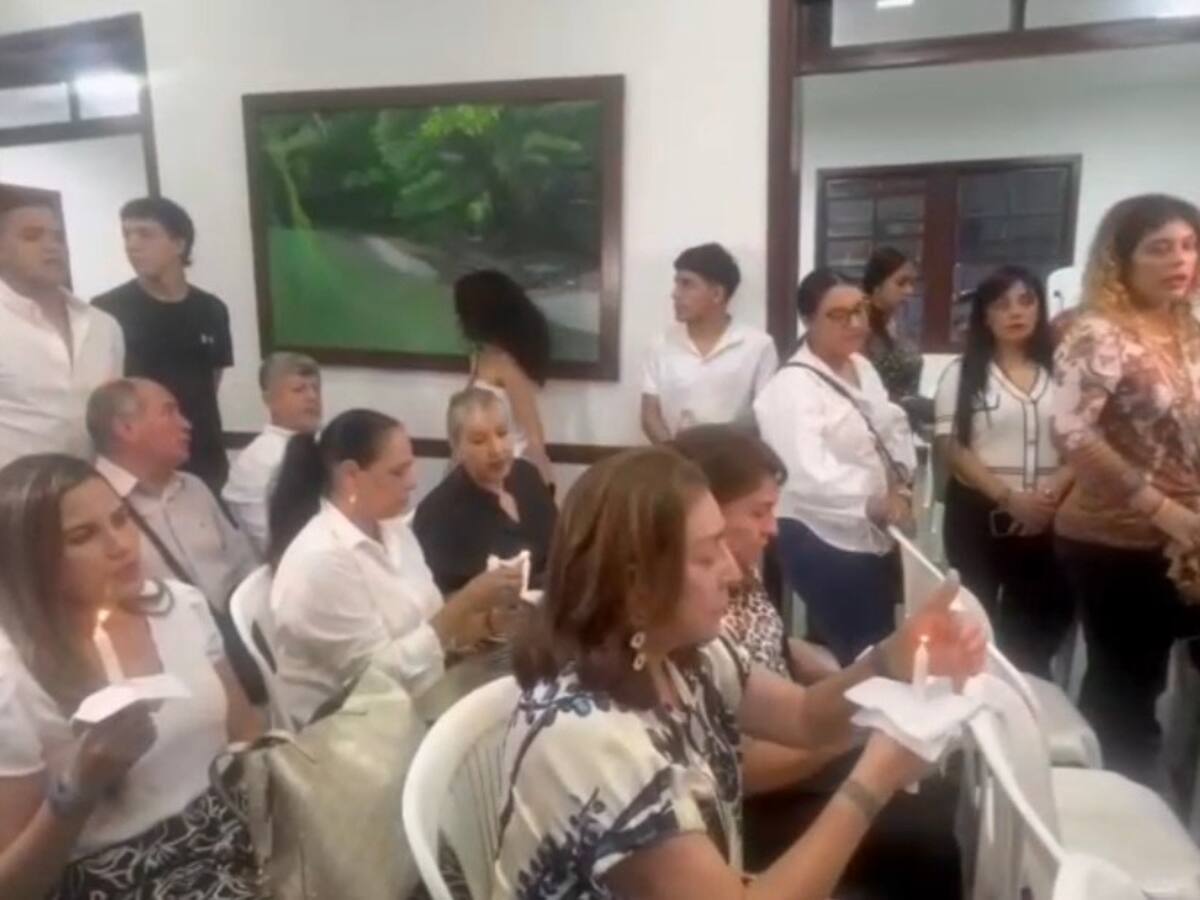 Con velatón, Cali rindió homenaje a la memoria de Miguel Uribe Turbay