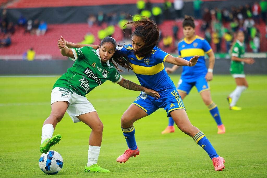 Manuela Pavi del Deportivo Cali y Miriam Mayorga de Boca Juniors. (Photo by Hector Vivas/Getty Images)