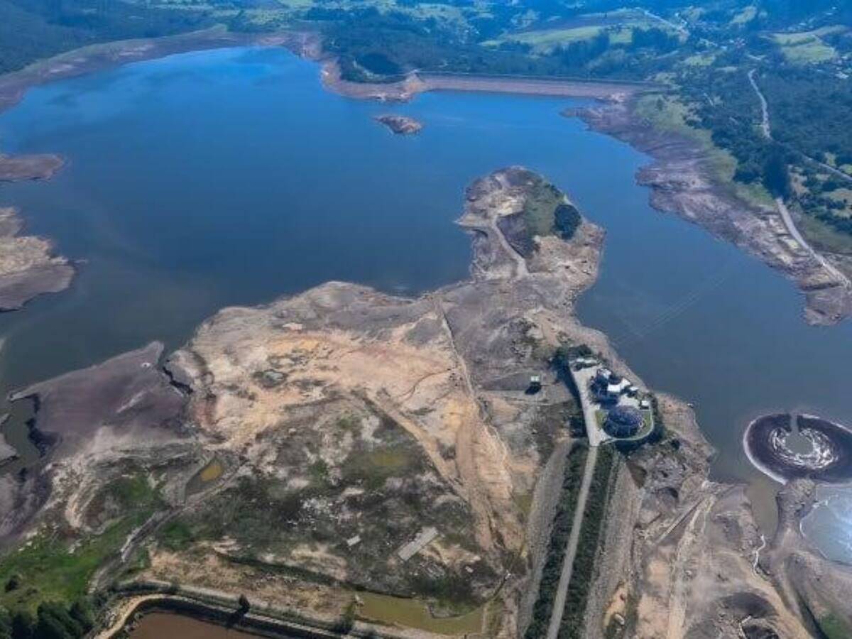 Organizaciones ambientales piden suspender concesión de agua a Coca-Cola en La Calera
