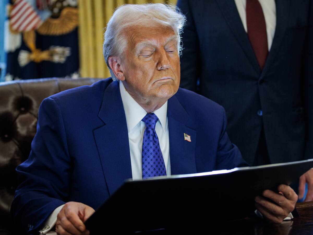 Donald Trump firmó una orden para cortar los fondos a escuelas que obliguen a vacunarse anticovid