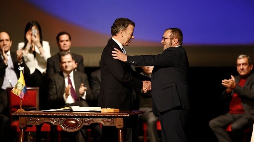 'Alfonso Cano' nos dice que un comando ha informado que está listo para atentar contra la vida de en ese momento el presidente Juan Manuel Santos: Rodrigo Londoño, 'Timochenko'. Foto: Colprensa / JUAN PÁEZ