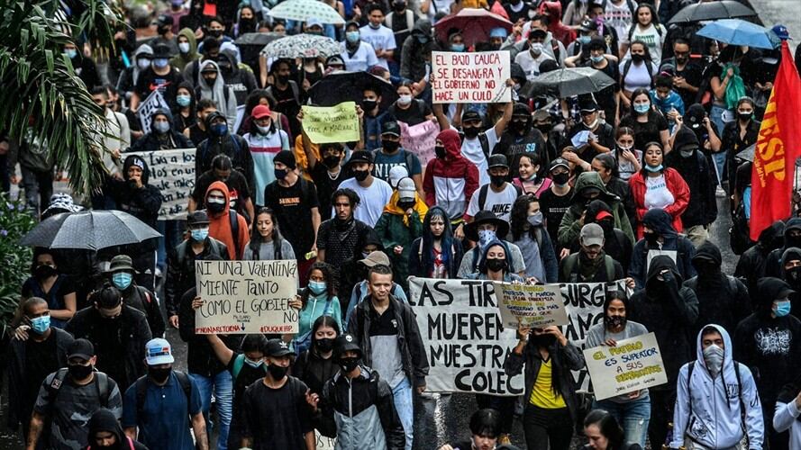 Manifestaciones durante el paro nacional contra la reforma tributaria. Foto: JOAQUIN SARMIENTO/AFP via Getty Images