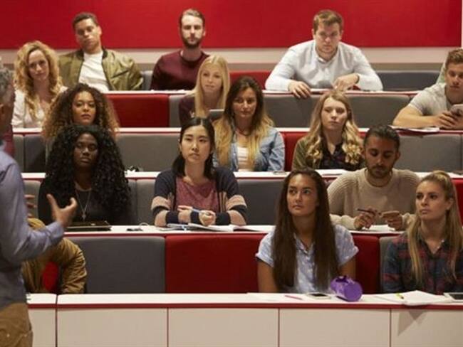 Las clases tradicionales han sobrevivido a pesar de que se dijo que la tecnología las haría redundantes.. Foto: BBC Mundo