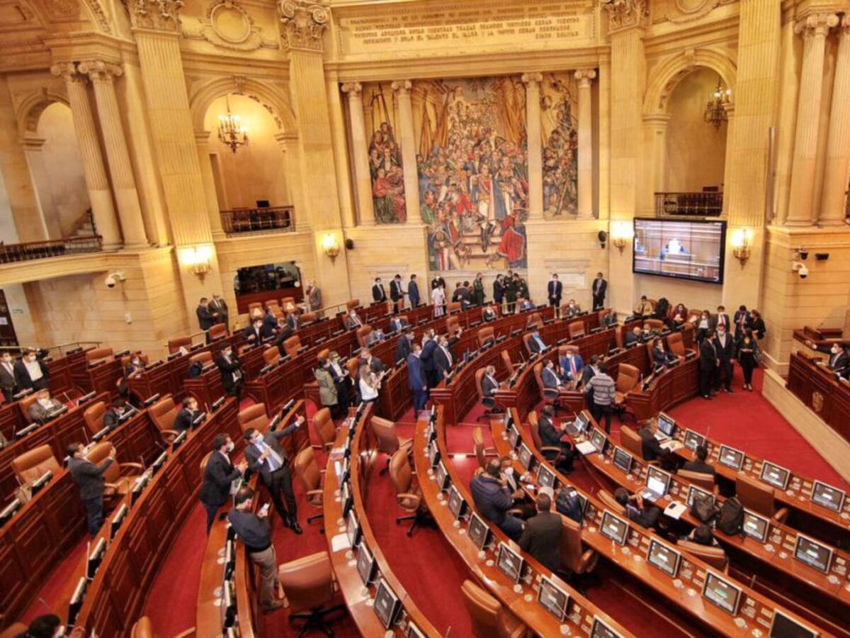 Senado aprueba, en primer debate, proyecto que reduce el salario de los congresistas