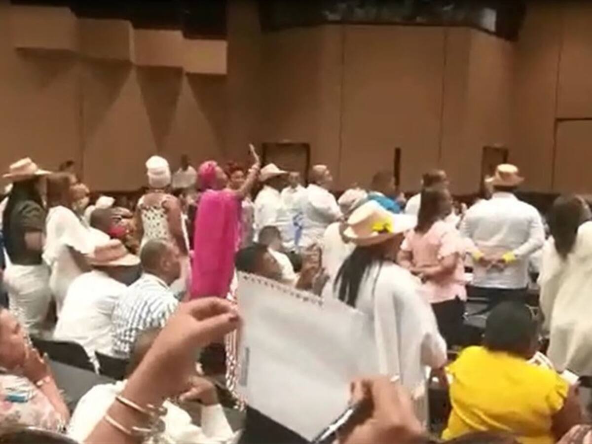 "Y las víctimas dónde quedamos": le reclaman a Duque en la conmemoración de los DDHH