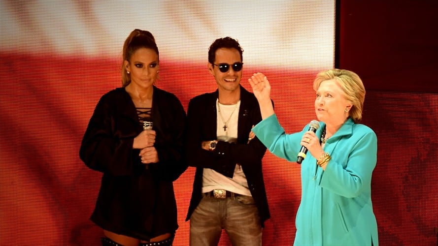 Jennifer López y Marc Anthony cantaron hoy para apoyar a Hillary Clinton. Foto: Agencia EFE - Gaston De Cardenas
