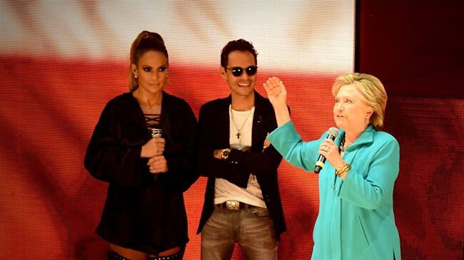 Jennifer López y Marc Anthony cantaron hoy para apoyar a Hillary Clinton. Foto: Agencia EFE - Gaston De Cardenas
