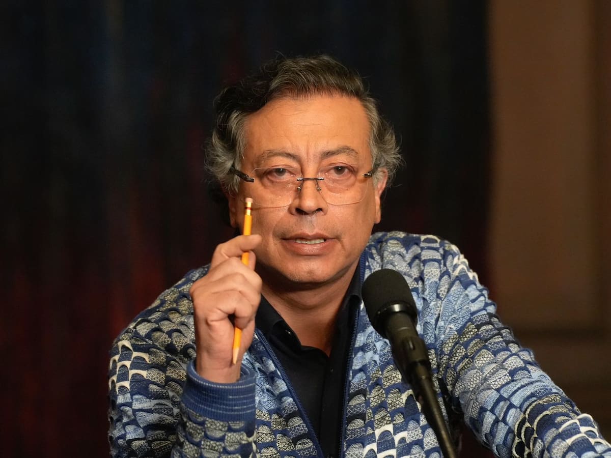 Presidente Petro dijo que se modernizará el armamento del Ejército tras pérdida de municiones