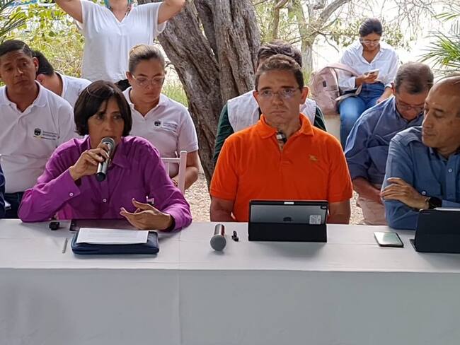 Minambiente y Gobernador del Magdalena durante encuentro en el Parque Isla Salamanca/ Gobernación del Magdalena