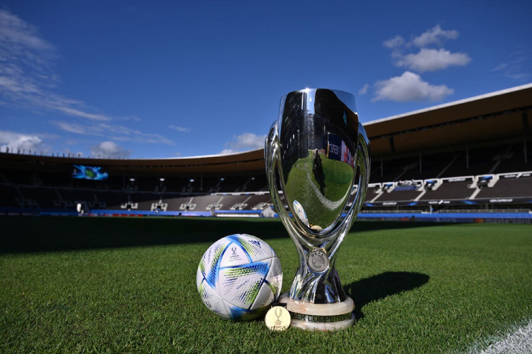Trofeo de la Supercopa de Europa. (Foto de Oliver Hardt - UEFA/UEFA via Getty Images)