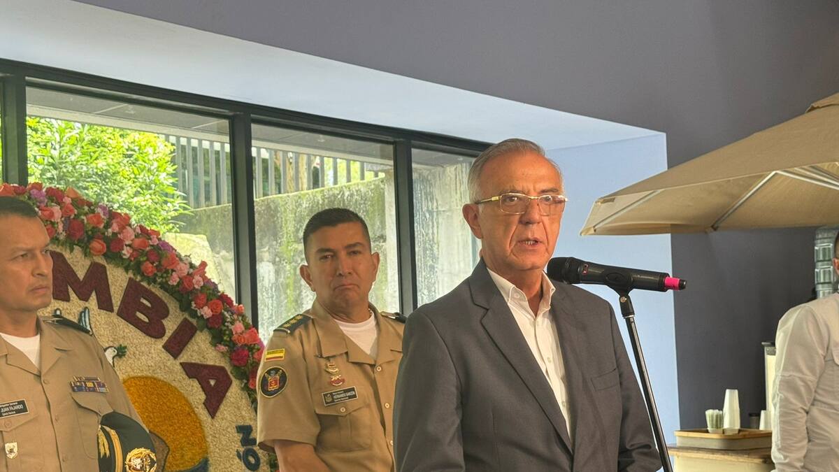 MinDefensa reacciona a panfleto del Clan del Golfo contra el gobernador de Antioquia