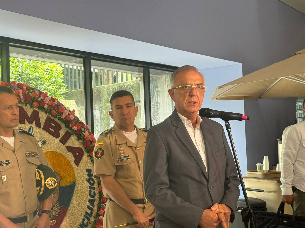 MinDefensa reacciona a panfleto del Clan del Golfo contra el gobernador de Antioquia