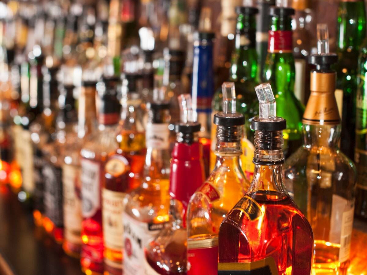 ¿Cómo evitar ser víctima de licor adulterado esta Navidad? Conozca tips para identificarlo
