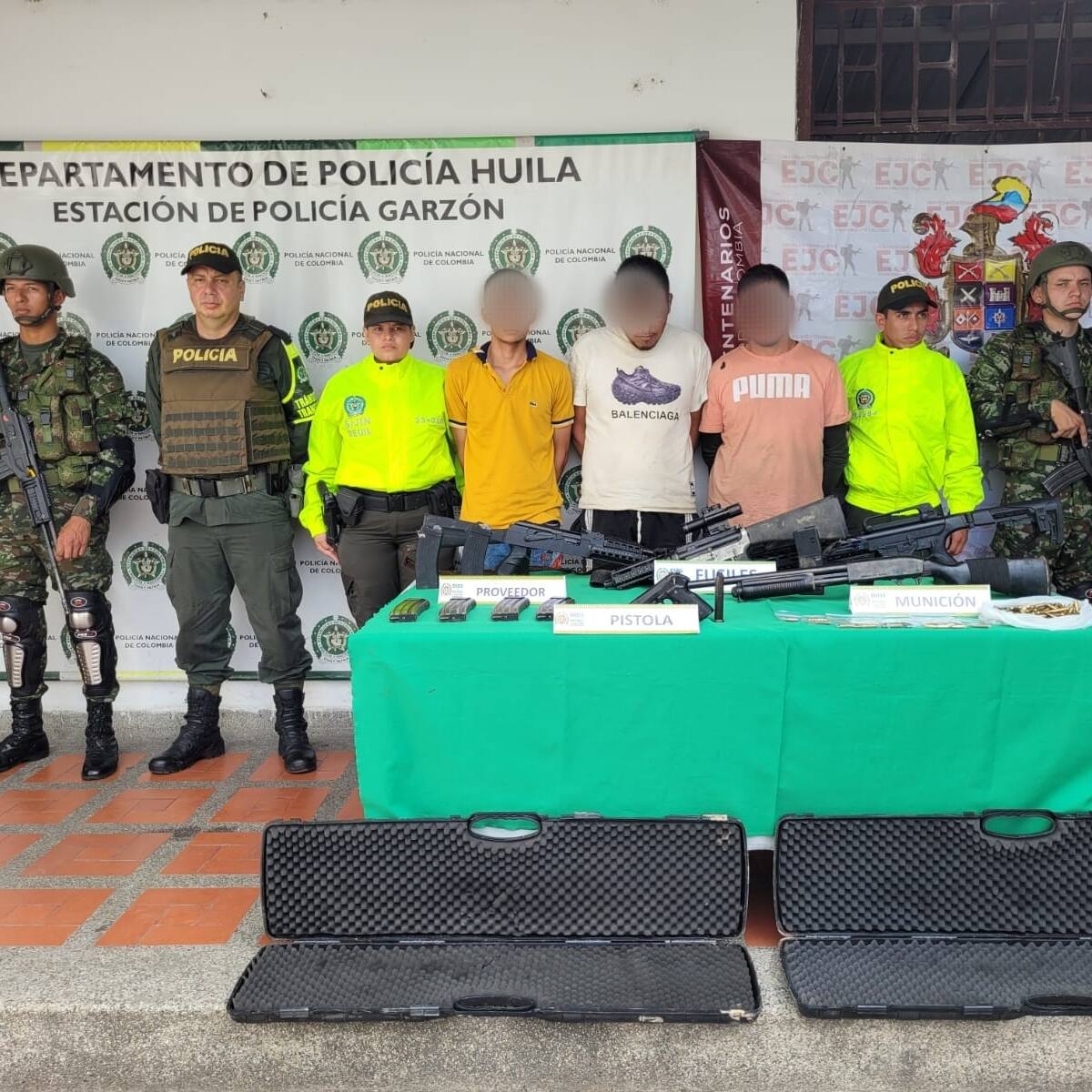 Ejército rescató a tres personas que estaban en una fosa secuestradas por disidencias Farc