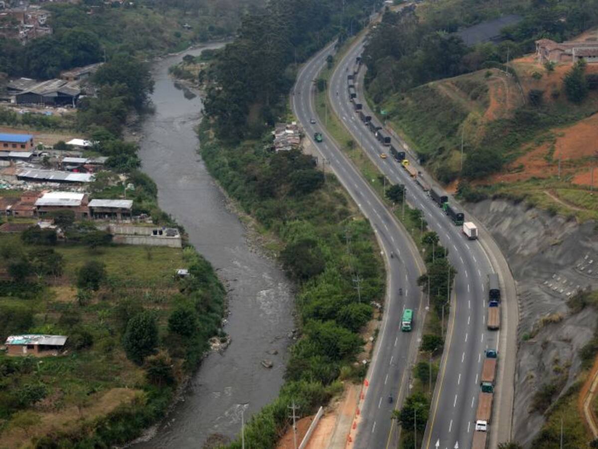 Uribe propone que los antioqueños asuman la financiación de obras en Antioquia