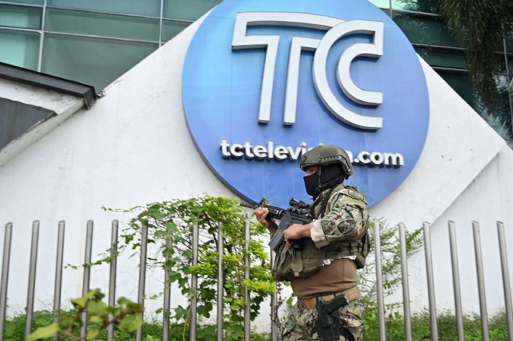 Asalto a canal de TV en Ecuador. Foto: Getty Images.