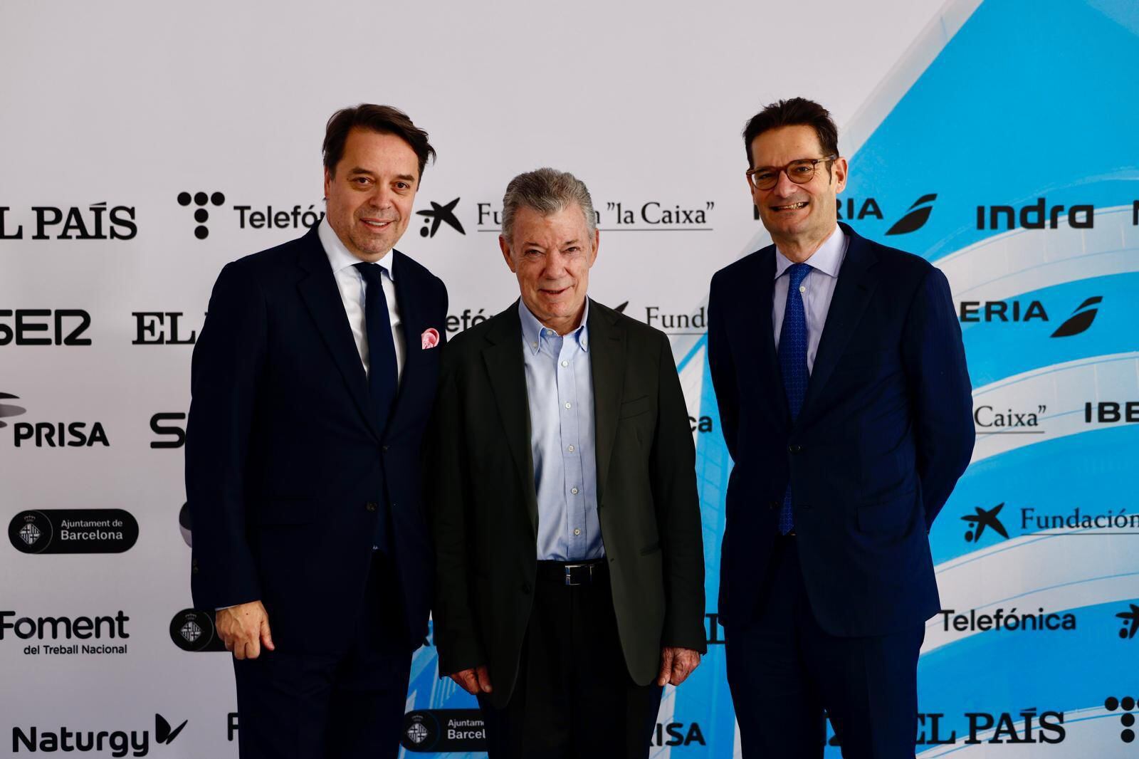 Gustavo Serpa, presidente de la junta directiva del Grupo Prisa en Colombia, Juan Manuel Santos, expresidente de Colombia y miembro del grupo The Elders y Joseph Oughourlian, presidente del Grupo Prisa. (Foto: Cortesía)