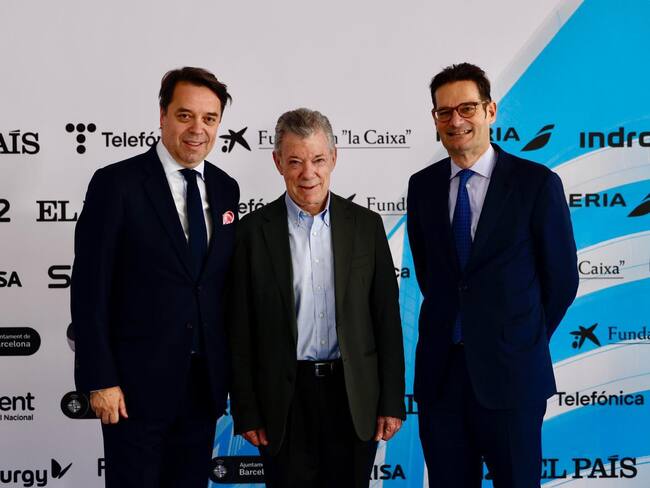Gustavo Serpa, presidente de la junta directiva del Grupo Prisa en Colombia, Juan Manuel Santos, expresidente de Colombia y miembro del grupo The Elders y Joseph Oughourlian, presidente del Grupo Prisa. (Foto: Cortesía)