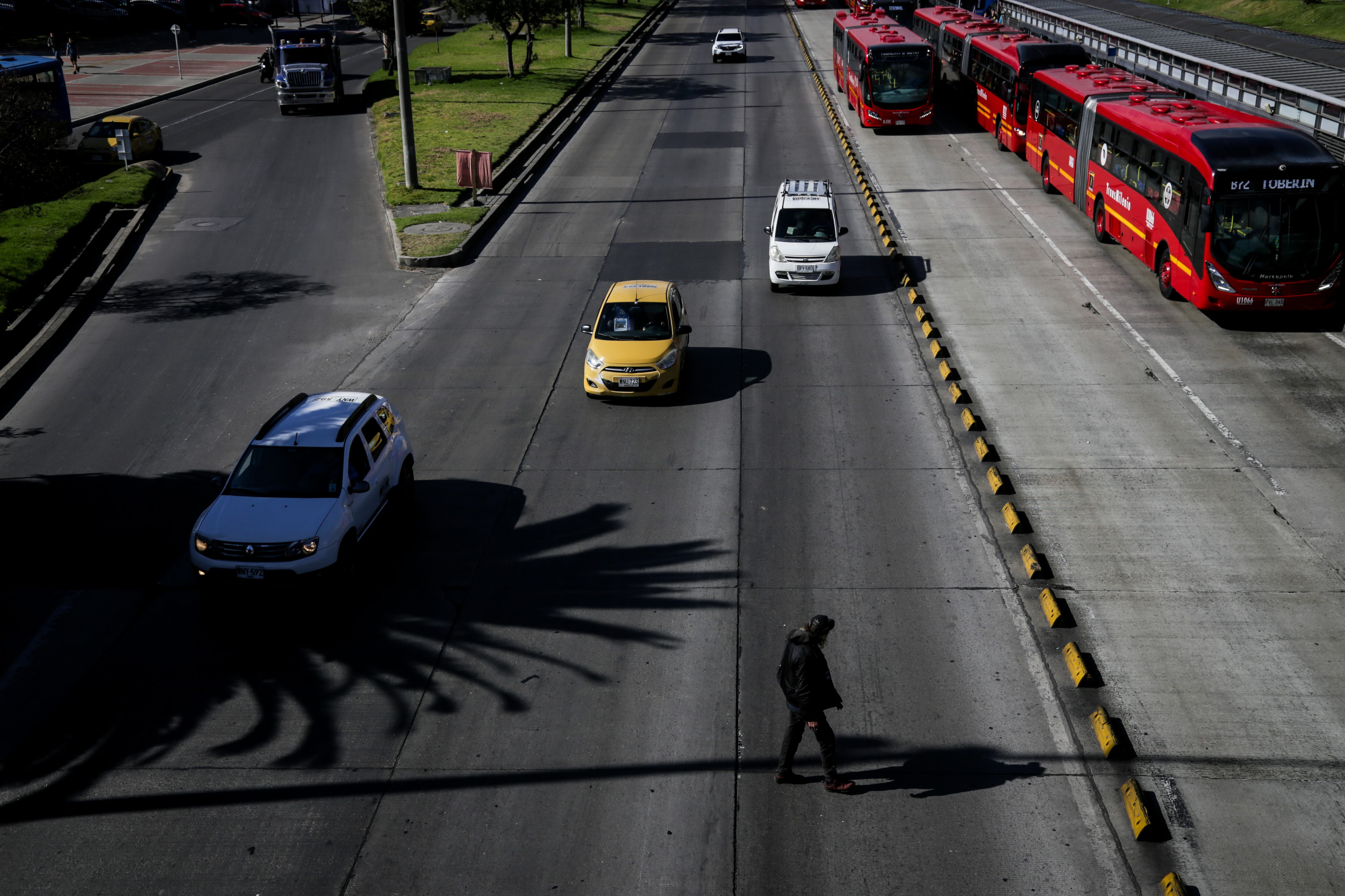 Bogotá. Septiembre 21 de 2023. Ciudadanos se movilizan en bicicletas, vehículos eléctricos y transporte público en una nueva jornada de “Día Sin Carro y Sin Moto” en las calles del norte de la ciudad. (Colprensa - Mariano Vimos)