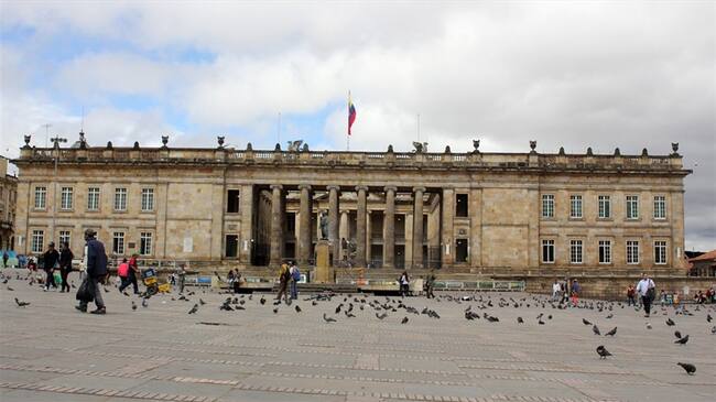 "Cacerolazo" en el Congreso de la República. Foto: Colprensa