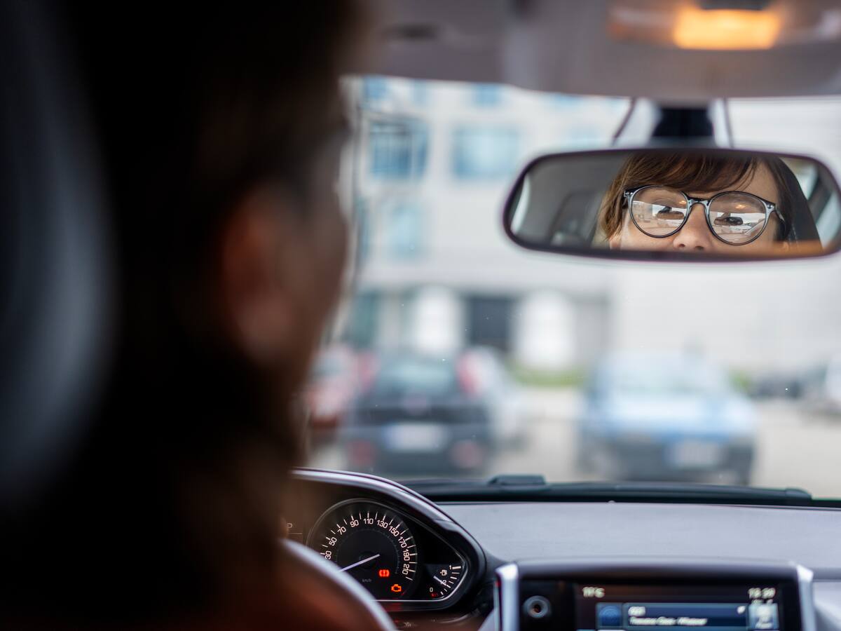 Esta es la multa por conducir sin gafas en Colombia, según el Código de Tránsito