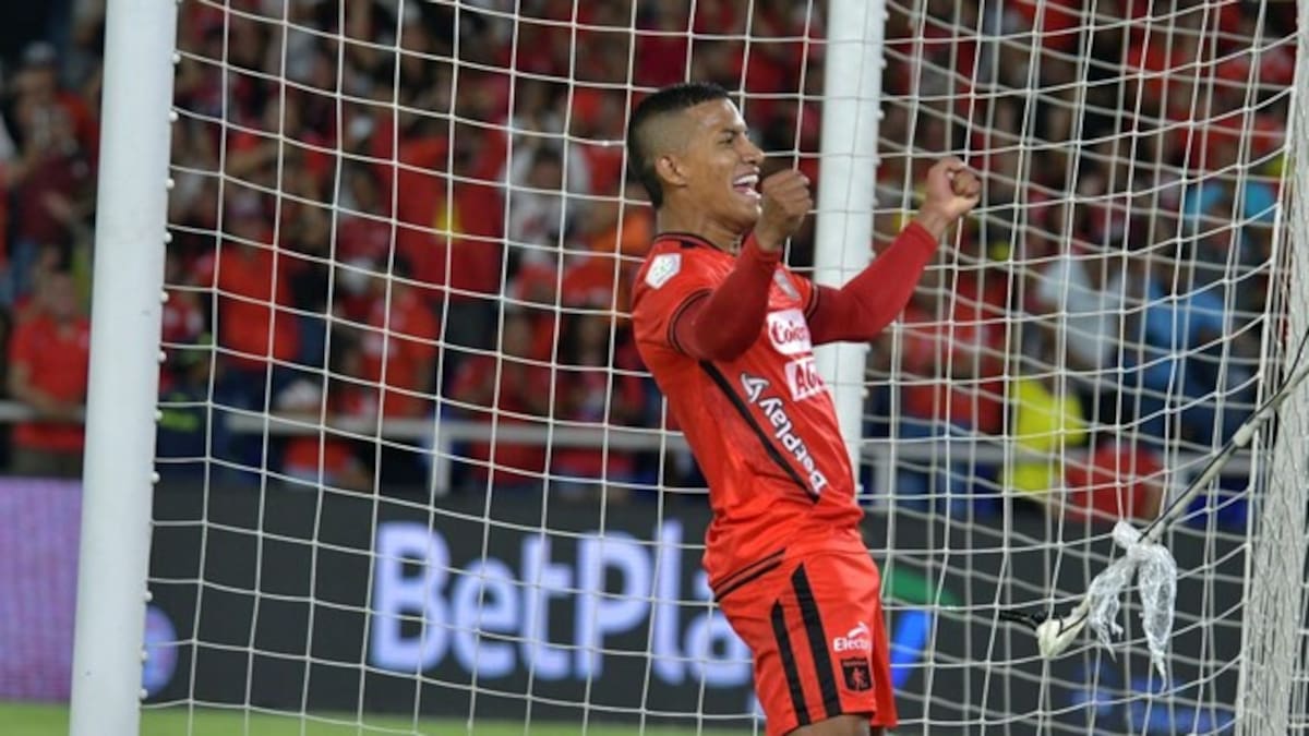 América de Cali, con un pie en los cuadrangulares tras golear 4-1 a Junior