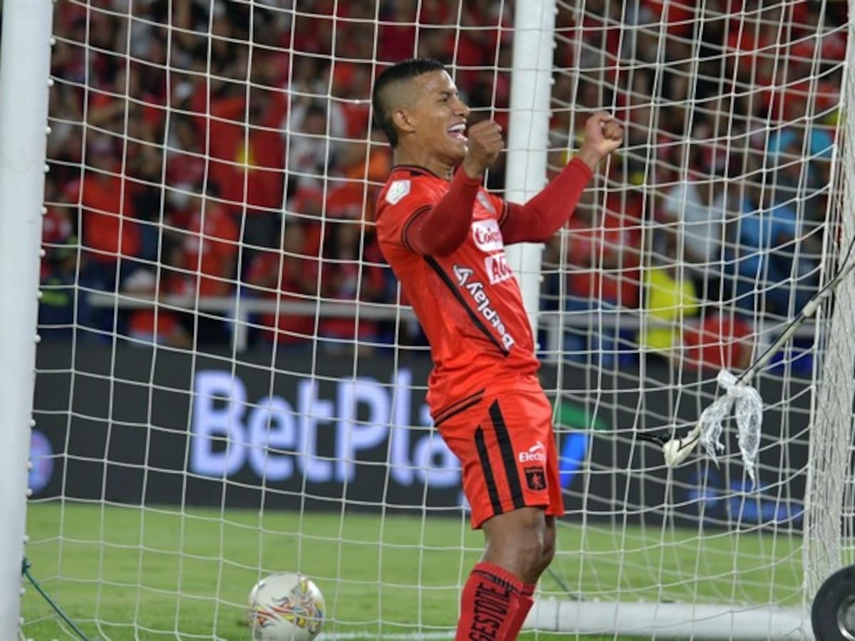 América de Cali, con un pie en los cuadrangulares tras golear 4-1 a Junior