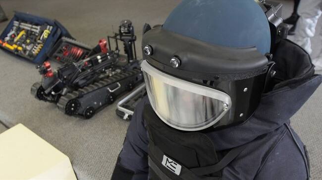 El pánico y la zozobra se tomaron las instalaciones del Palacio de Justicia de Santa Marta luego que se conociera que en su interior había un supuesto paquete bomba. Foto: Colprensa