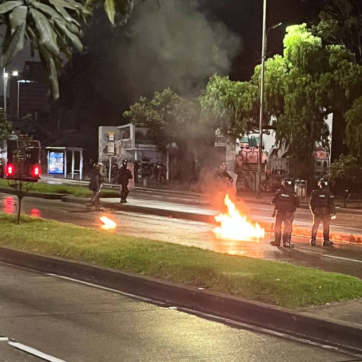 Usan bombas incendiarias y arriesgan la vida de personas: secretario Seguridad de Bogotá
