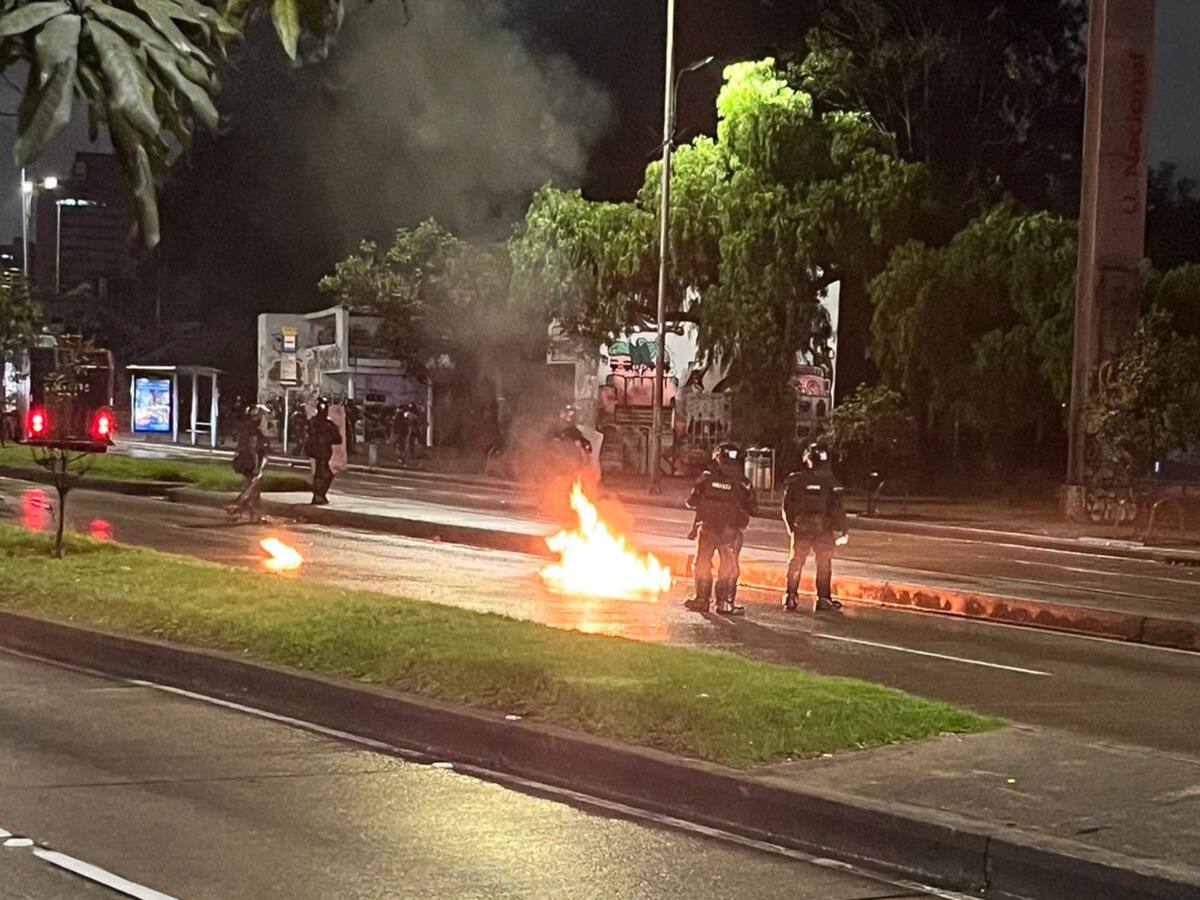 Usan bombas incendiarias y arriesgan la vida de personas: secretario Seguridad de Bogotá