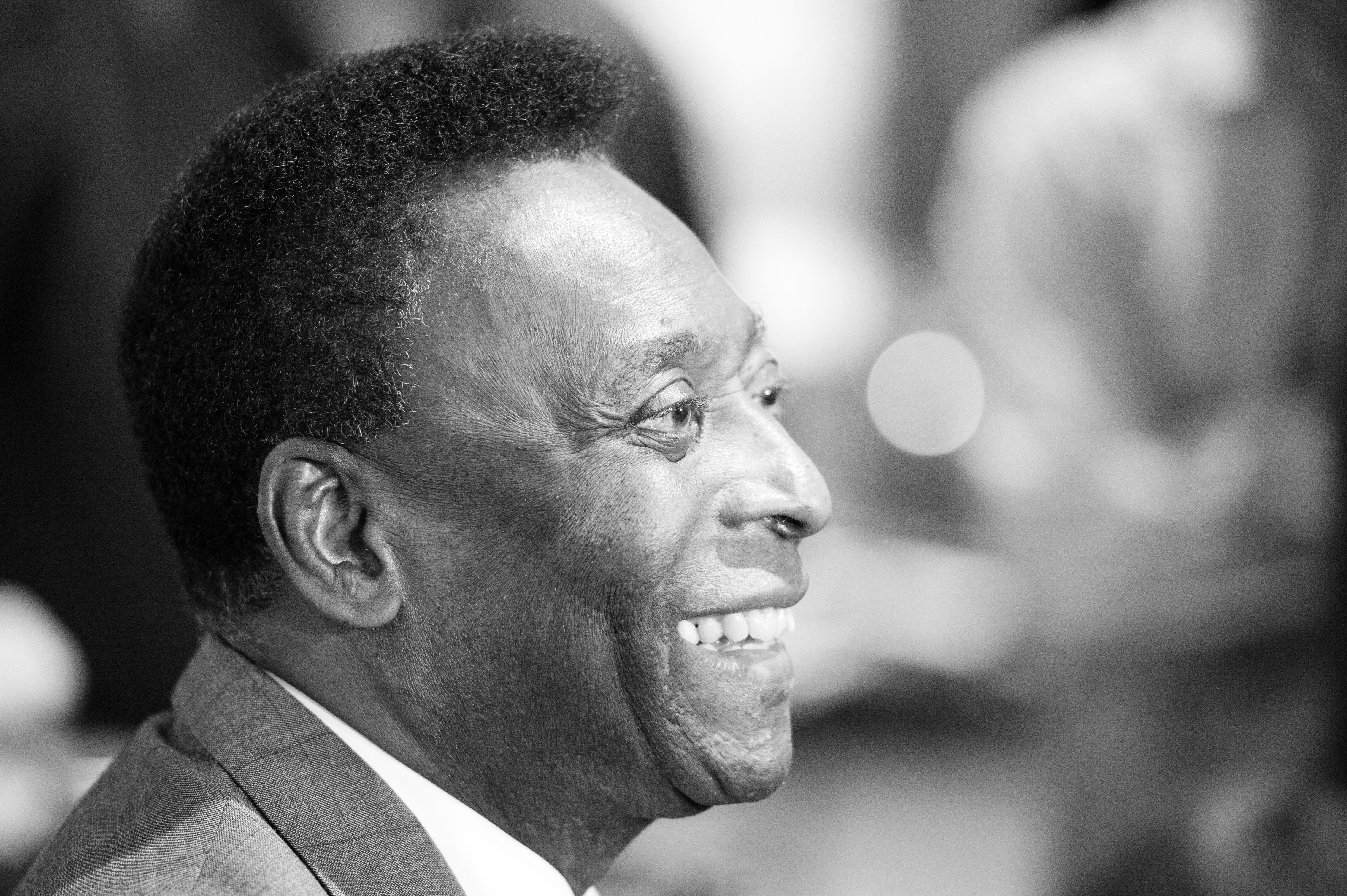 Pele asiste a una sesión fotográfica de Pele: The Collection presentada por Julien's Auctions el 1 de junio de 2016 en Mall Galleries. Foto de Jeff Spicer/Getty Images.
