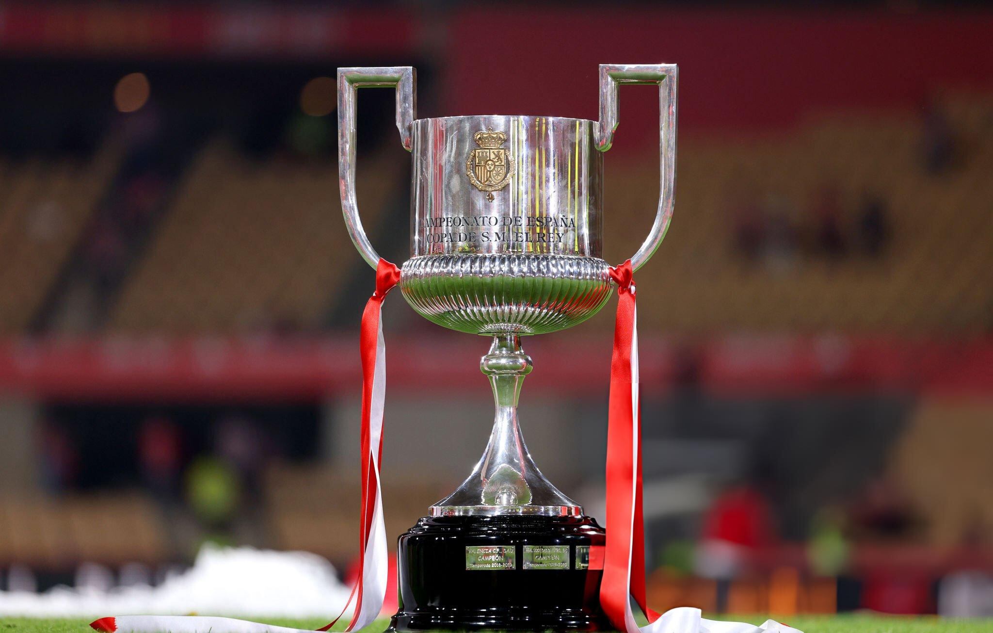 Trofeo de la Copa del Rey en el Estadio de la Cartuja en Sevilla durante la final entre el Athletic Club vs. Mallorca en abril de 2024. FOTO: Fran Santiago/Getty Images