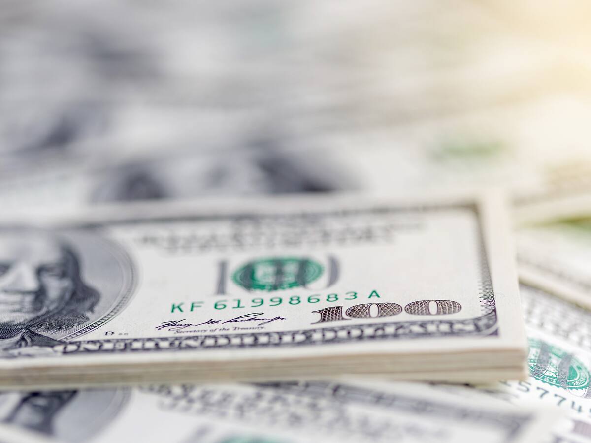 Dólar empieza este viernes marcando nuevo máximo histórico: $4.438