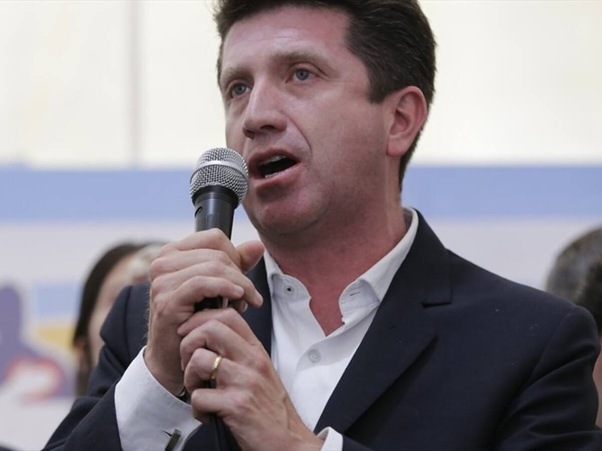 No podemos decir que cederemos en todos los temas de la vida nacional: Diego Molano