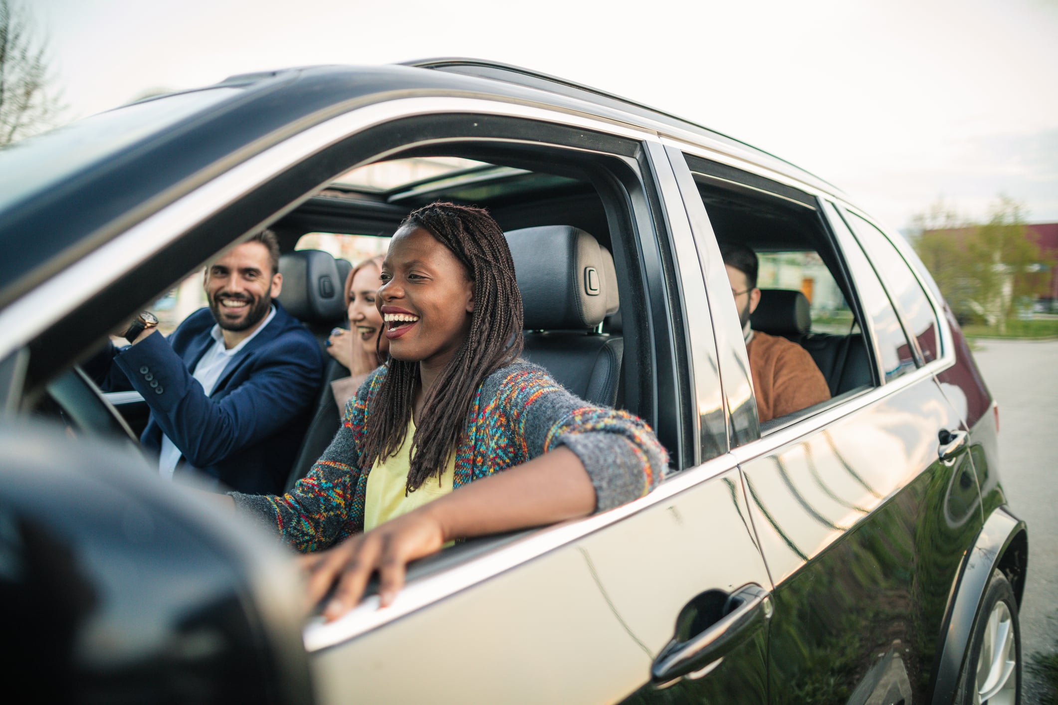 Imagen de referencia de sobrecupo en carro. Foto: Getty Images.