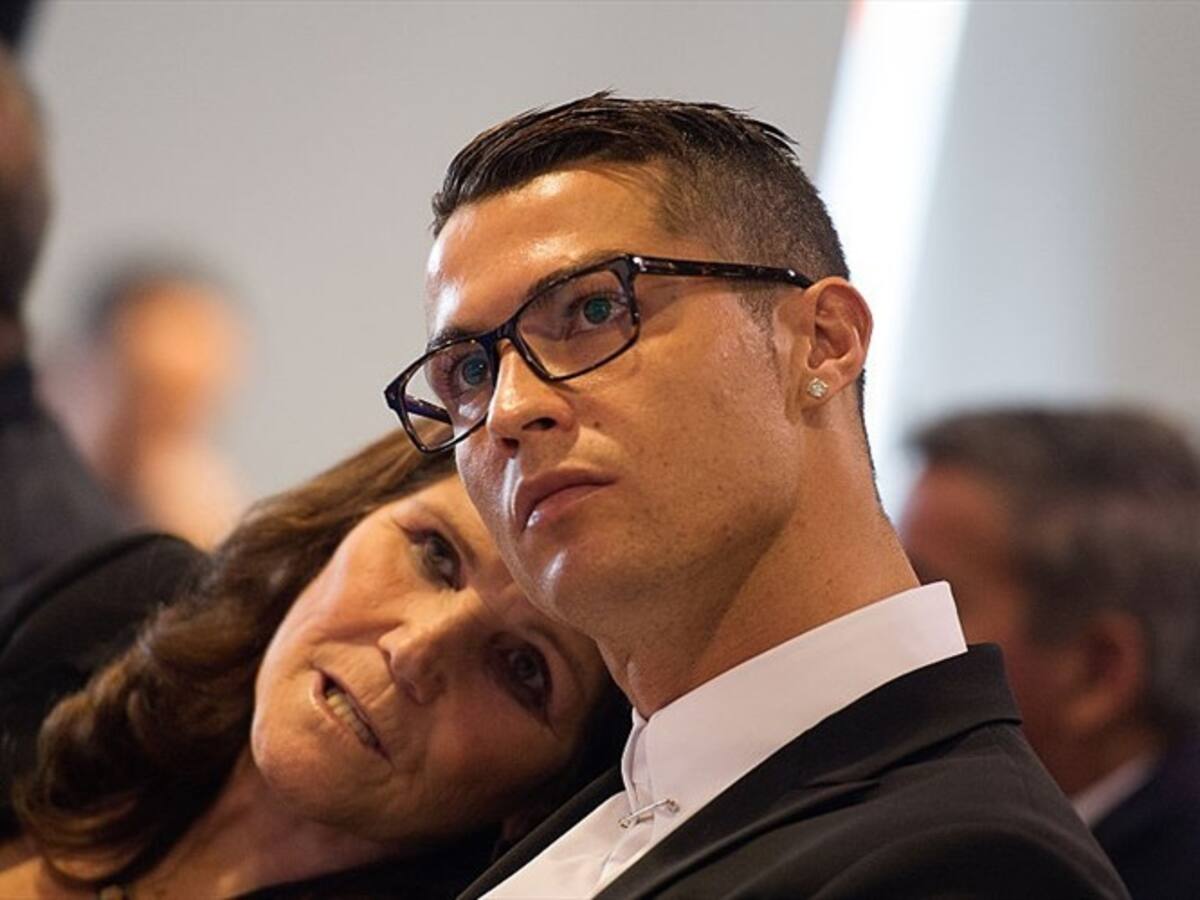 Mamá de Ronaldo rompe en llanto por el regreso de su hijo al Manchester United