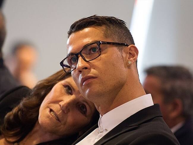 Mamá de Ronaldo no contiene el llanto por regreso de su hijo al Manchester United. Foto: Getty Images /  Denis Doyle / Fotógrafo autónomo
