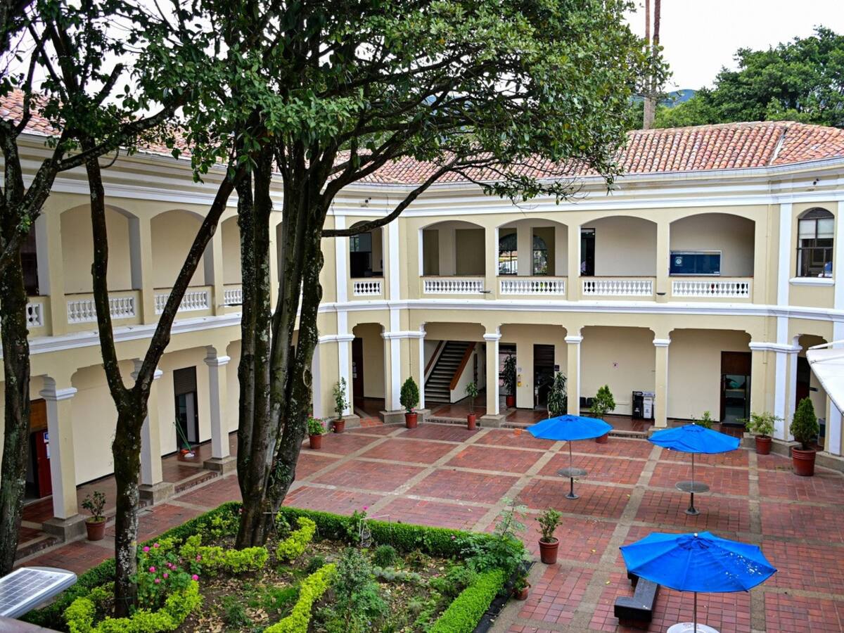 ¿Cuáles son los requisitos para inscribirse en un pregrado en la Universidad Pedagógica?