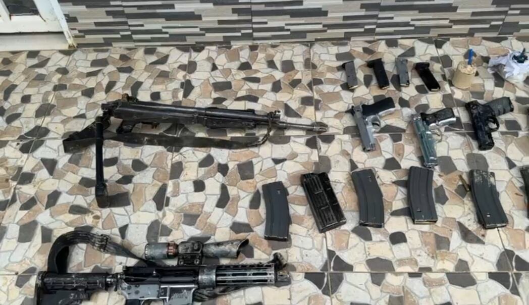 Incautación de fusiles, revólveres y camionetas. Foto: Suministrada